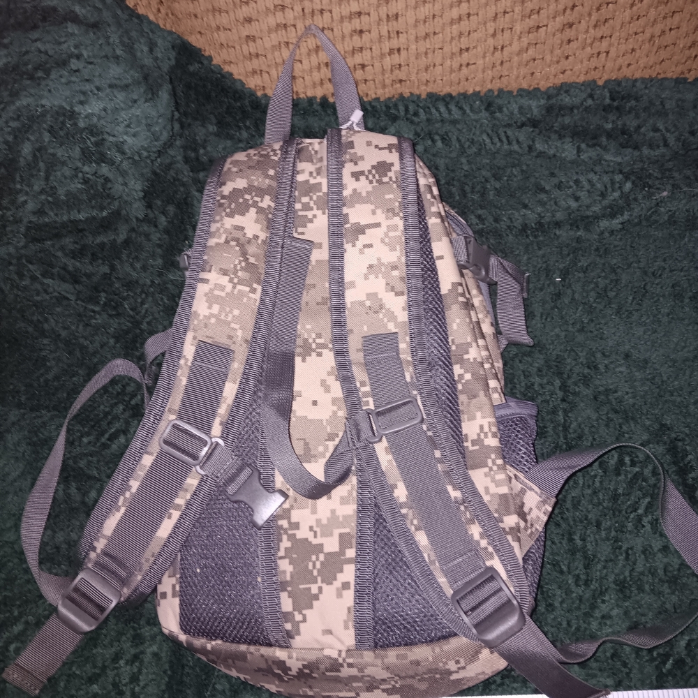 Digital Camo Men's Backpack - Picture 4 of 4